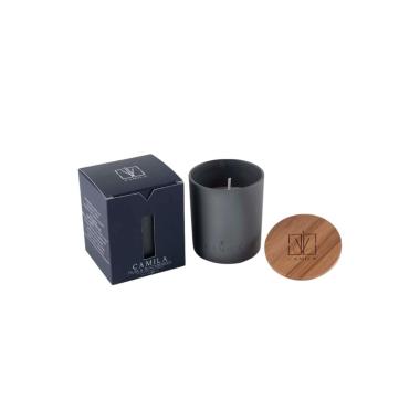 Candela profumata Wood 140 gr. grigio pietra muschio e more 7,5x  h.8 cm Camila