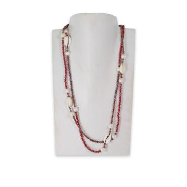 Collana montata in cristallo rubino, perle di fiume e paguro